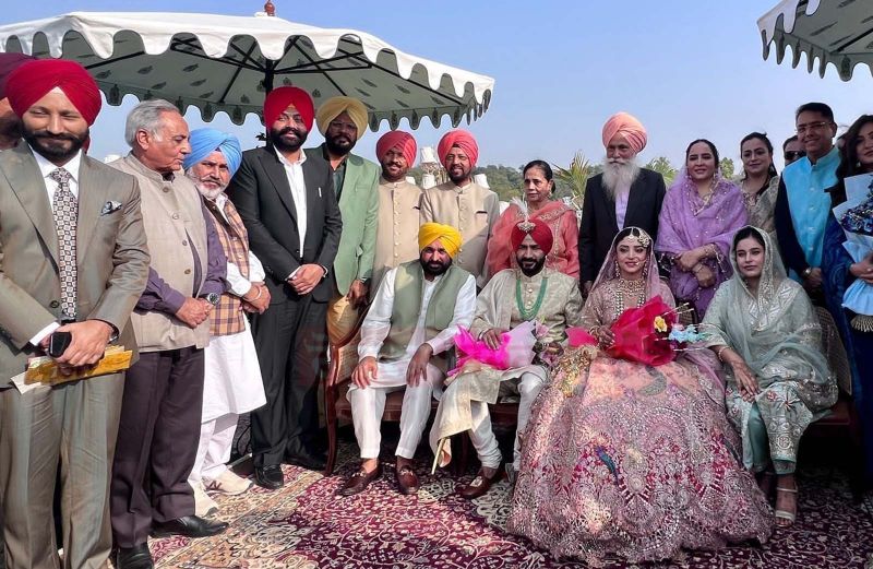 CM Bhagwant Mann & Wife Arrived at Cabinet Minister Meet Hayer & Gurveen Kaur's Wedding