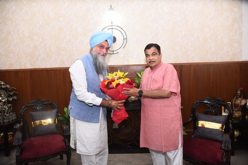 The Speaker of Punjab Vidhan Sabha, Kultar Singh Sandhwan meets Union Minister Nitin Gadkari over his demand for construction of under bridge to prevent accidents at village Tehna situated on National Highway in Faridkot district. 
