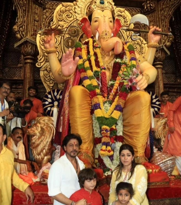 In Pics: Celebrities Visits Lalbaugcha Raja to Seek Blessings