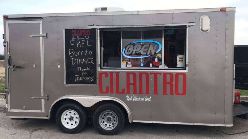 Sikhs Giving Food To Truck Drivers In America 