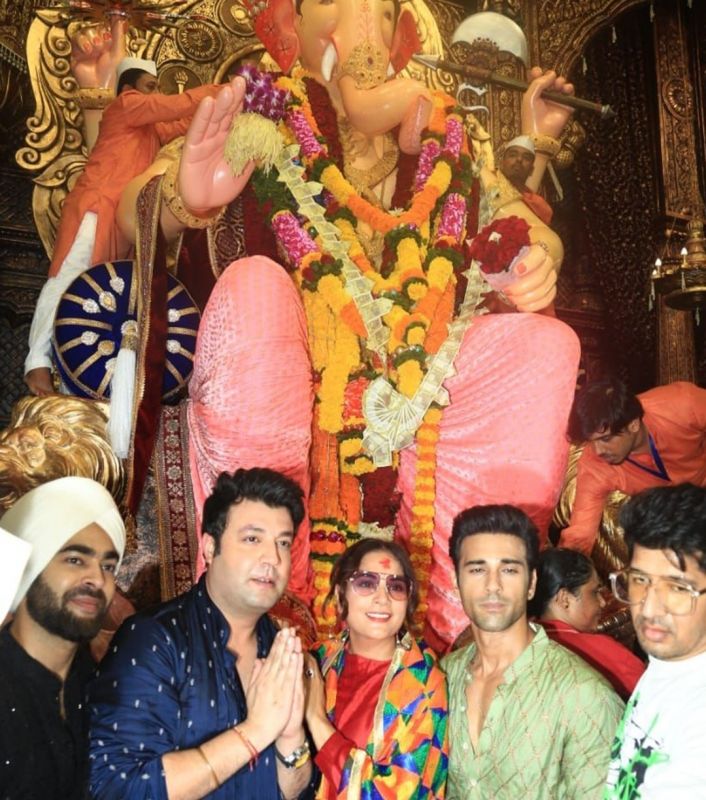 In Pics: Celebrities Visits Lalbaugcha Raja to Seek Blessings