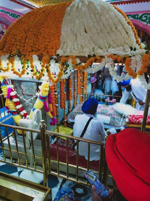 Adorned Glory: Gurdwara Kandh Sahib, Batala Shines Bright on Sri Guru Nanak Dev Ji's Wedding Anniversary. Sangat Gathers in Reverence, Celebrating the Sacred Union of Sri Guru Nanak Dev Ji