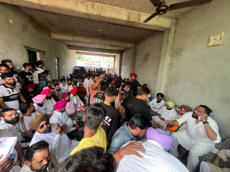 Jalandhar Lok Sabha by-polls: Sarpanch & Panch belonging to different parties joins BJP in presence of BJP State Secretary Parminder Singh Brar 
