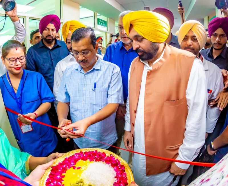 CM Bhagwant Mann & Delhi CM Arvind Kejriwal Interacted with Patients in Patiala Hospital, See Pics