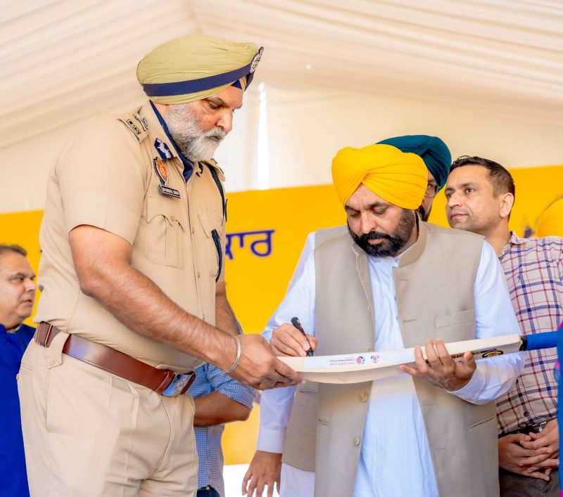 CM Bhagwant Mann Joins Sports Program at Gandhi Ground in Amritsar