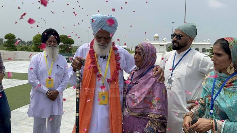 Emotional Reunion: Separated Siblings Gurmel Singh and Skeena Bibi Reunite at Sri Kartarpur Sahib after 76 Years, Sister tied rakhi on her brother's wrist after 76 years. They met with the help of Pakistani Youtuber Nasir Dhillon.
