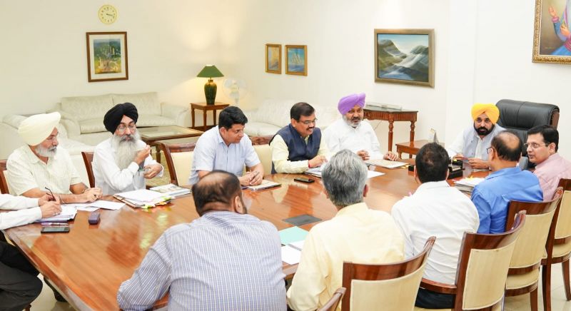 Punjab Chief Minister Bhagwant Mann Holds Meeting with Punjab Agriculture University and Agriculture Dept Officers over discussion on adopting a new technology in the future for the betterment of farmers.
