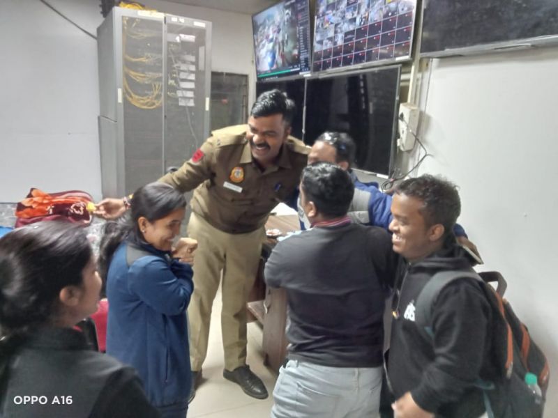 In Pics: Delhi Police Recovers Lost Bag of Para-Badminton Player, Eliciting Gratitude from Athletes

