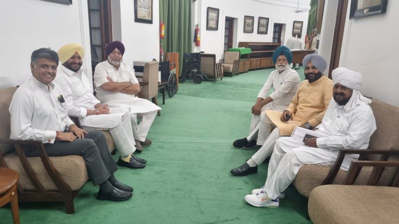 Gurjeet Aujla Capture Moments with Sonia Gandhi & Lok Sabha Members on Old Parliament's Final Day