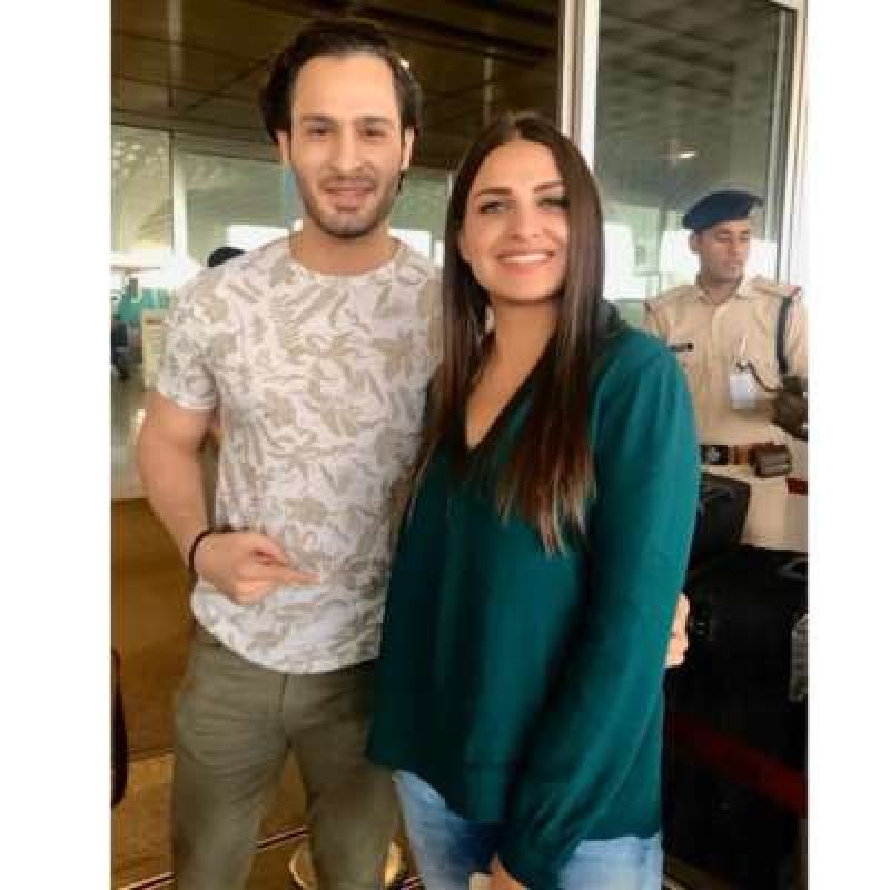 Himanshi khurana meet asim riaz family