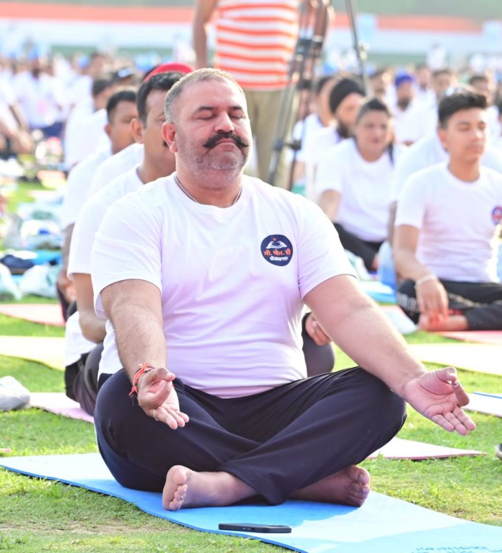 CM Bhagwant Mann Practiced Yoga with nearly 15,000 People at Jalandhar 
