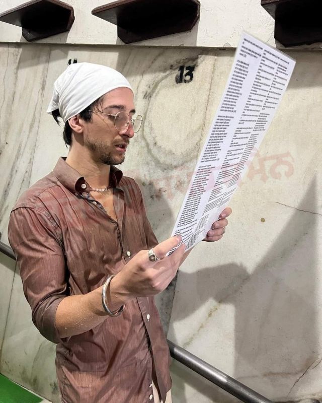 Foreign Devotees Recite Japji Sahib at Gurdwara Baoli Sahib Goindwal
