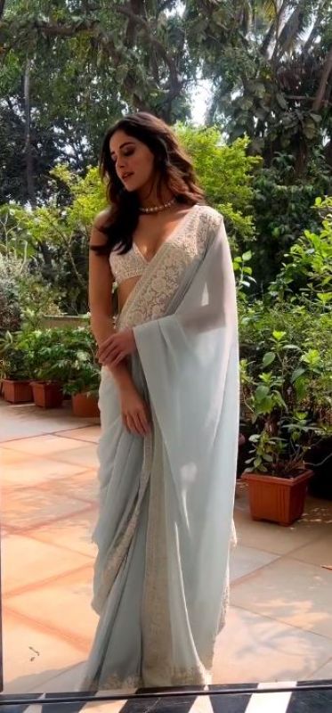Alanna Pandey Wedding: Bridesmaid Ananya Panday looks Gorgeous in Blue Saree
