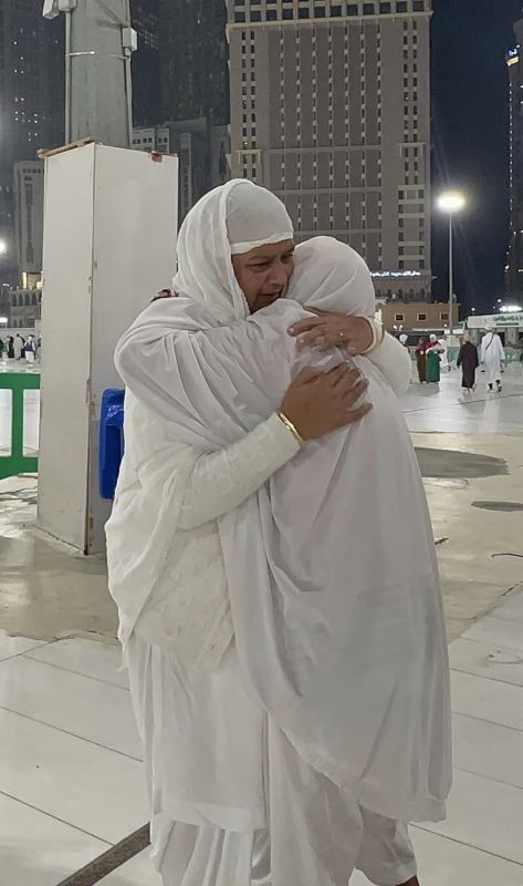 Emotional Reunion: Families Separated by India-Pakistan Division Reconnect in Mecca After Decades; 105-Year-Old Hajra Bibi from Pakistan Meets Niece Hanifa from Kapurthala
