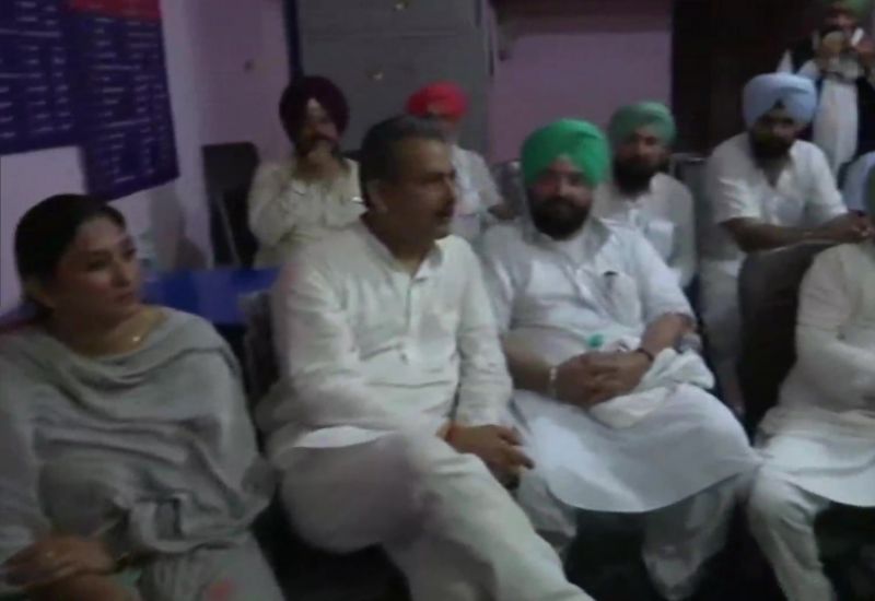 Police have detained all MLA and ministers at Haryana/UP Border