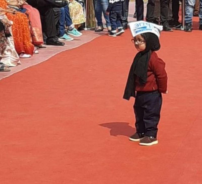 'Baby Mufflerman' centre of attraction at Arvind Kejriwal's swearing-in ceremony