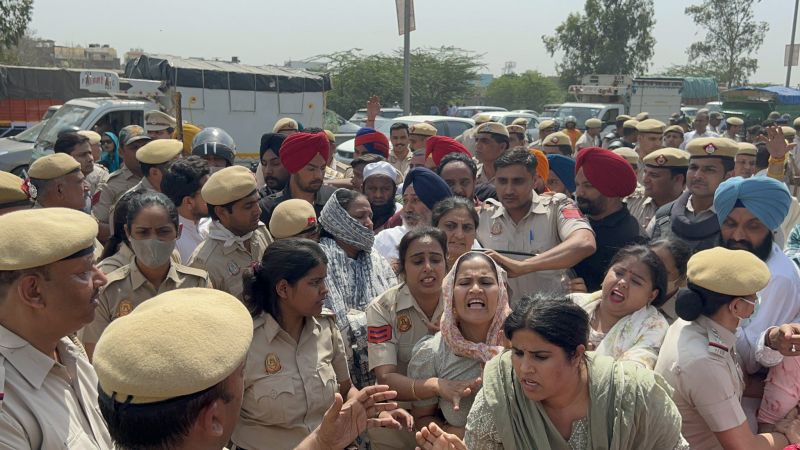 AAP MLAs, Ministers Stages Protest in Support of Delhi CM Arvind Kejriwal who appeared before CBI in connection with the Excise case
