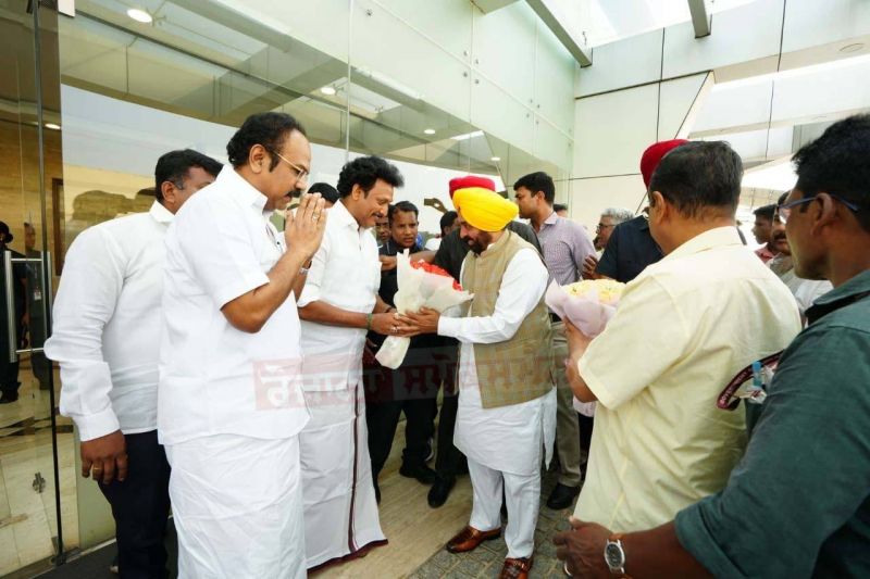 Punjab Chief Minister Bhagwant Mann and Delhi Chief Minister Arvind Kejriwal reached Chennai. They received warm welcome by Tamil Nadu CM MK Stalin and party workers.
