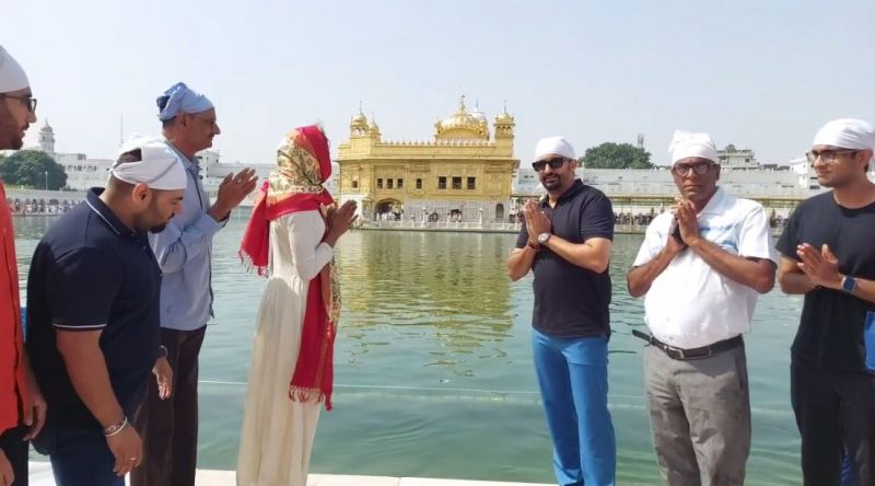 Indian Badminton Star PV Sindhu Pays Obeisance at Golden Temple in Amritsar