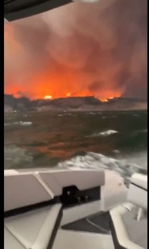 Yellowknife City Evacuates 20,000 Residents as Canada Faces Threat of Forest Fires