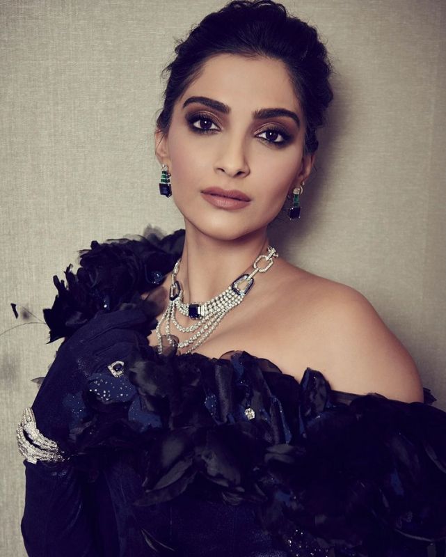 Sonam Kapoor looks stunning in latest photo shoot