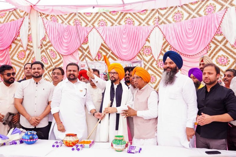 Union Minister Anurag Thakur Meet Families of Freedom Fighters in Phagwara, See Here