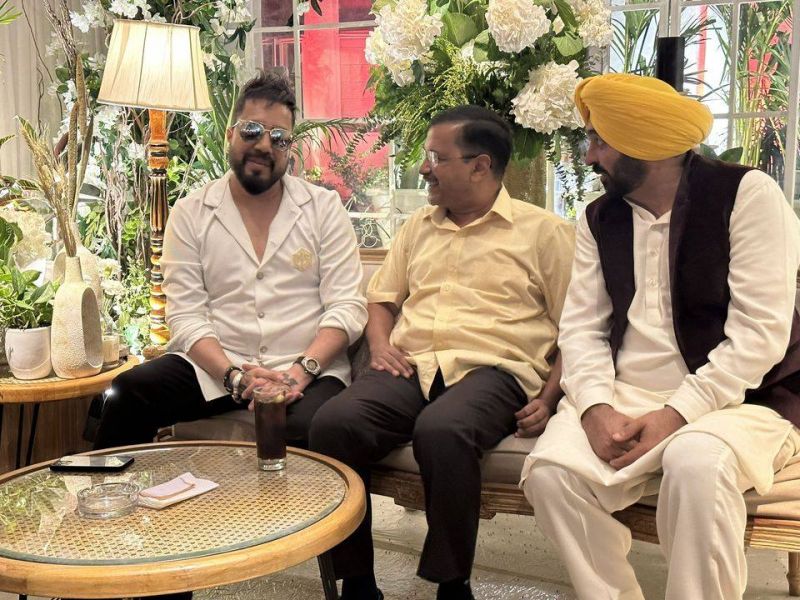 Bollywood Singer Mika with Punjab CM Bhagwant Mann and Delhi CM Arvind Kejriwal 
