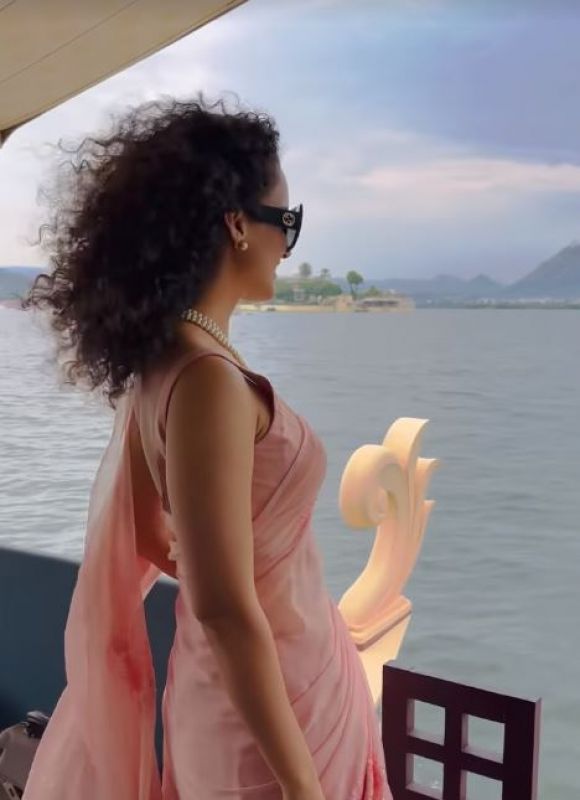 Kangana Ranaut Looks Pretty in Pink Saree, See Pics 
