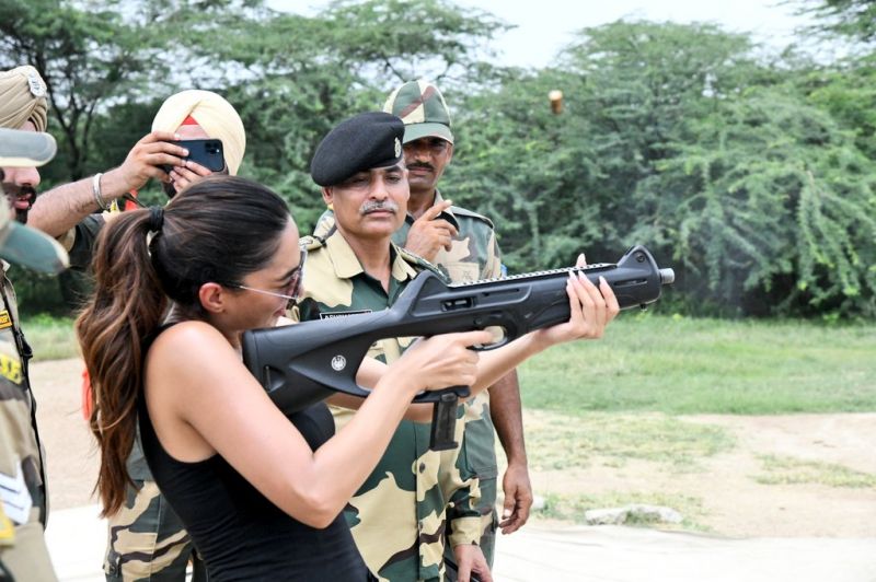 Kiara Advani Joins BSF Soldiers on India-Pakistan Border, Plants a Symbol of Unity
