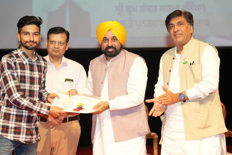 Punjab CM Bhagwant Mann handed over Job letters to 710 Newly-Appointed Patwaris. CM Mann said, "These Young Hands will work to build a Corruption-Free Society."
