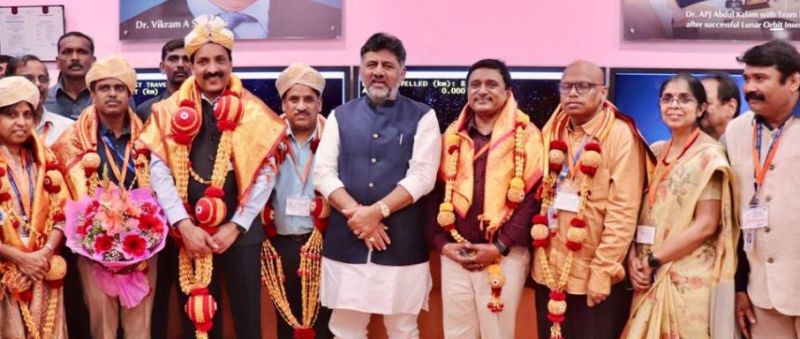 After Chandrayan-3's Successful Soft Landing on the Moon, Karnataka Dy CM D.K. Shivakumar met ISRO Chairman S. Somnath 