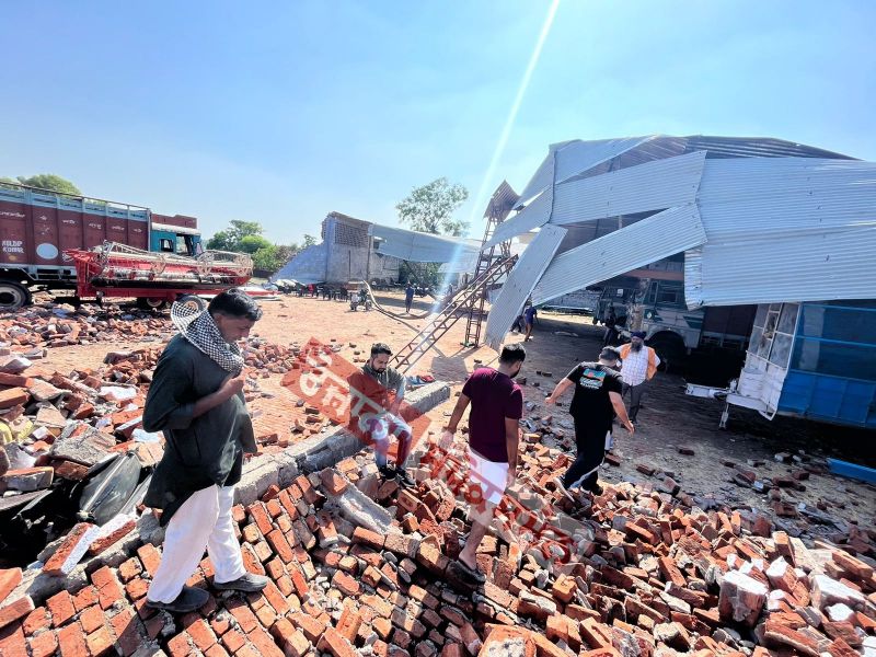 Gurdaspur: Shed blown away due to strong storm in 'Kot Khan Muhamad' village, Loss of Lakhs
