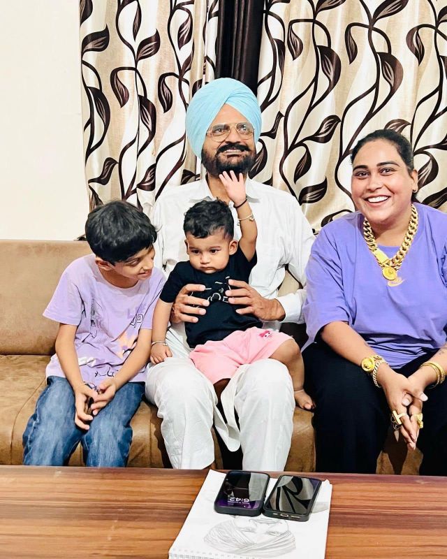 In Pics: Sister Afsana Khan Reached Late Brother Sidhu Moose Wala's Residence, Meets Father Balkaur Singh
