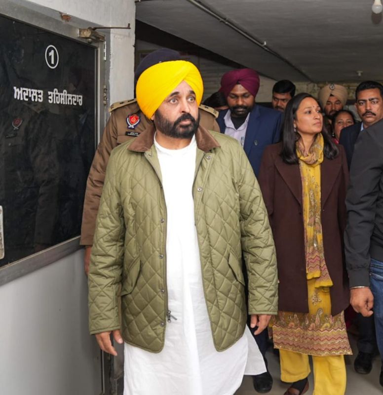 CM Bhagwant Mann Resolves Issues of People Instantly During Visit to Hoshiarpur Tehsil Complex
