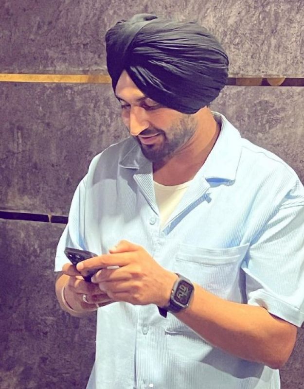 Punjabi Singer Jassi Gill Wears Turban, Shares Pics on Social Media, Fans Comments- 'Ghaint Sardar Ji'
