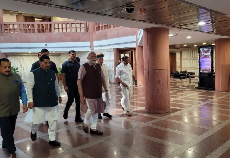 PM Modi & other leaders Reaches Parliament for BJP Parliamentary Party Meeting