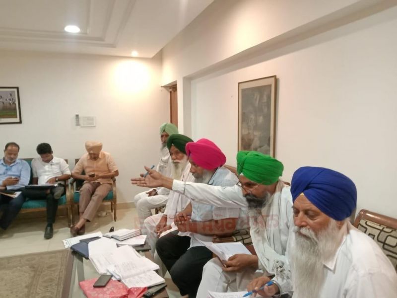 Meeting held between Kisan Mazdoor Sangharsh Committee & Govt. Land Acquire will not take place without paying compensation. Discussions held on the issues of Sugarcane price, Water pollution from Zira factory.
