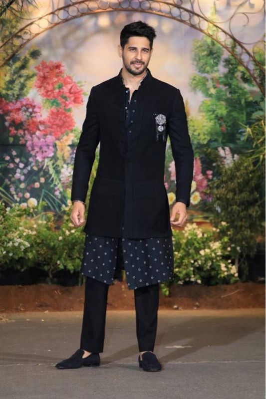 Sonamkapoor and anandahuja at wedding reception
