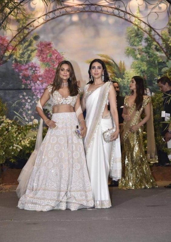 Sonamkapoor and anandahuja at wedding reception