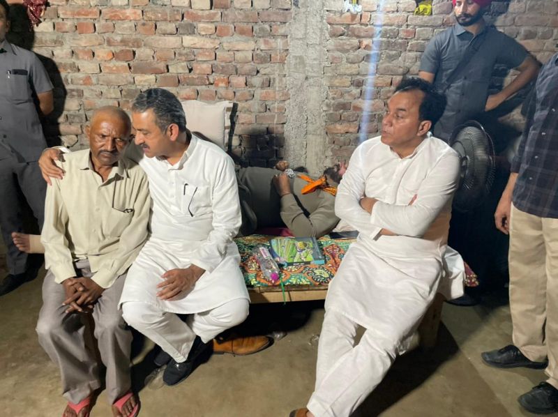 Navjot Sidhu reached Lakhimpur Khiri and started hunger strike at journalist Raman's house 