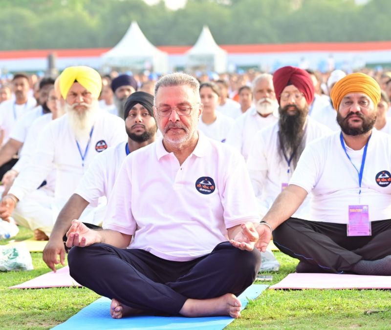 CM Bhagwant Mann Practiced Yoga with nearly 15,000 People at Jalandhar 
