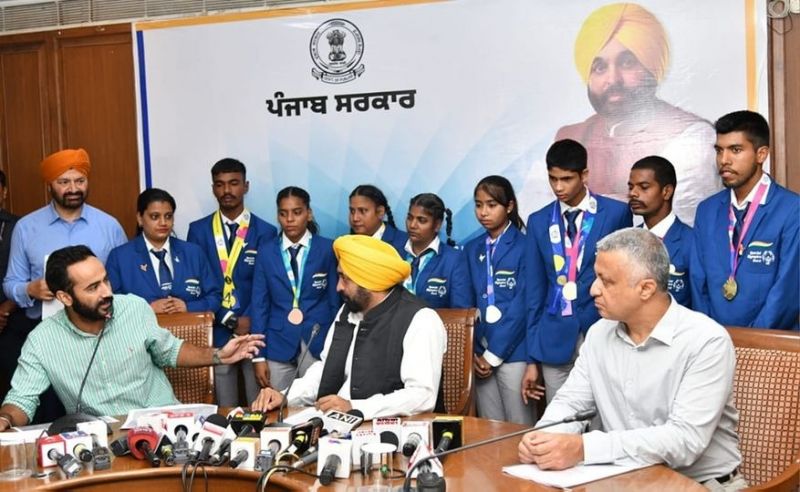 Chief Minister Bhagwant Mann meets seven children who returned Punjab after winning at the Berlin Special Olympics. Sports Minister Gurmeet Singh Meet Hayer was also present at the meeting. 
