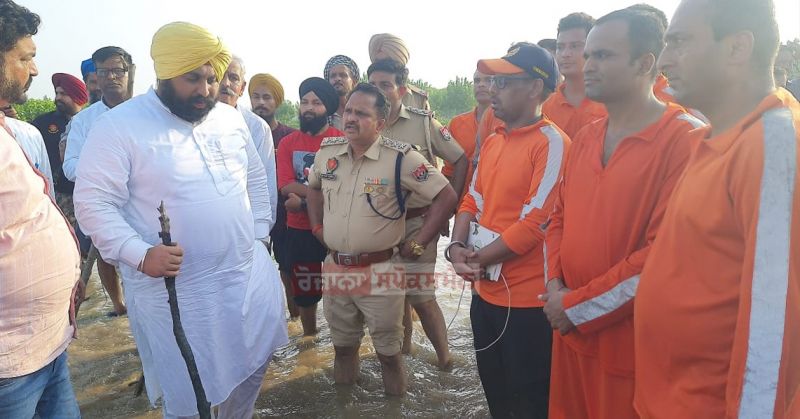 Sutlej River Flooding Worsens Village Conditions: NDRF Teams Lead Relief Operations, Education Minister and MLA Harjot Singh Bains on Ground

