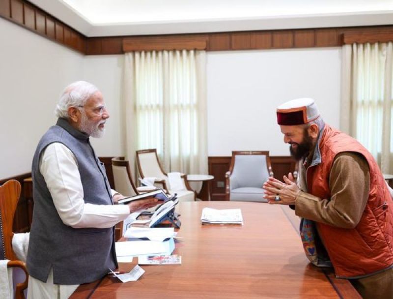 MP Hans Raj Hans Presents His Literary Work to Prime Minister Narendra Modi, See Pics
