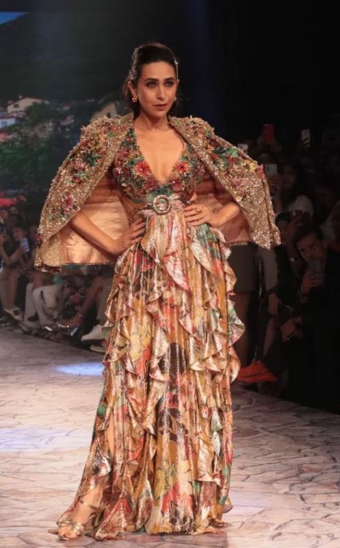 Lolo walks the ramp on Day 4 of the LFW 2023

