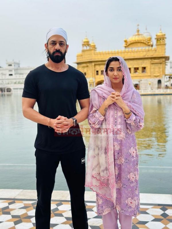 Punjabi Actor Amiek Virk & Srishti Jain Pays Obeisance at Golden Temple ahead of their Upcoming Movie 'JUNIOR' Release 
