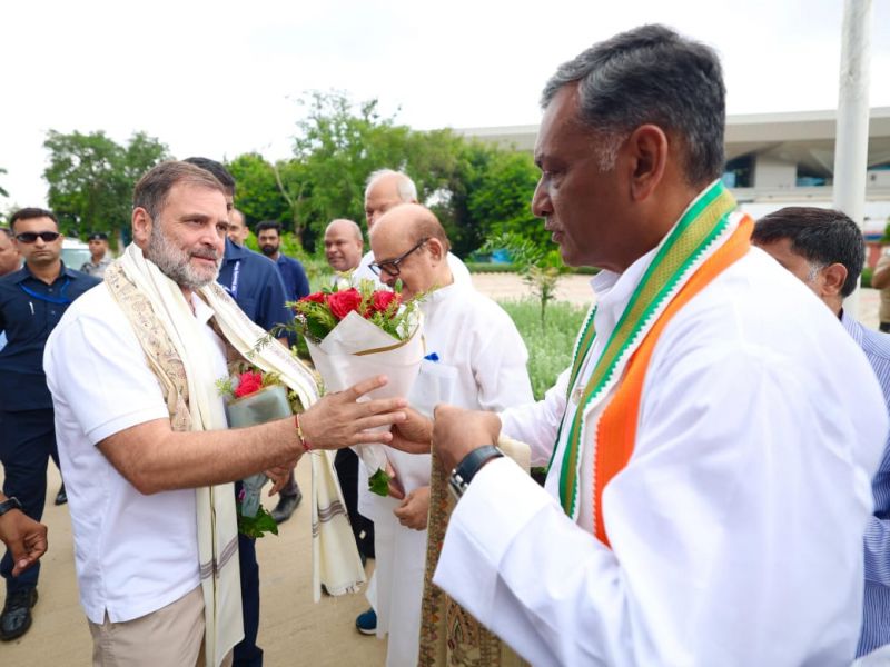 Leader of the Opposition, Shri Rahul Gandhi, receives a warm welcome at Patna Airport in Bihar.