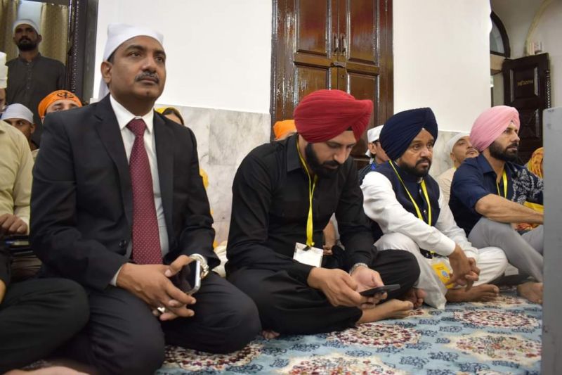 Punjabi Actors Gippy Grewal, Karamjit Anmol & Binnu Dhillon Pays Obeisance at Sri Kartarpur Sahib Narowal (Pakistan)
