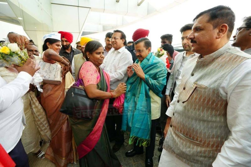 Punjab Chief Minister Bhagwant Mann and Delhi Chief Minister Arvind Kejriwal reached Chennai. They received warm welcome by Tamil Nadu CM MK Stalin and party workers.
