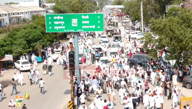 Haryana: After talks with the government failed in Kurukshetra, Farmers blocked Jammu-Delhi National Highway near Pipli

